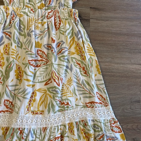 Jessica Simpson Yellow & Green Leaf Printed Cut-Out Maxi Dress w/ Crochet Tiers - Picture 7 of 14